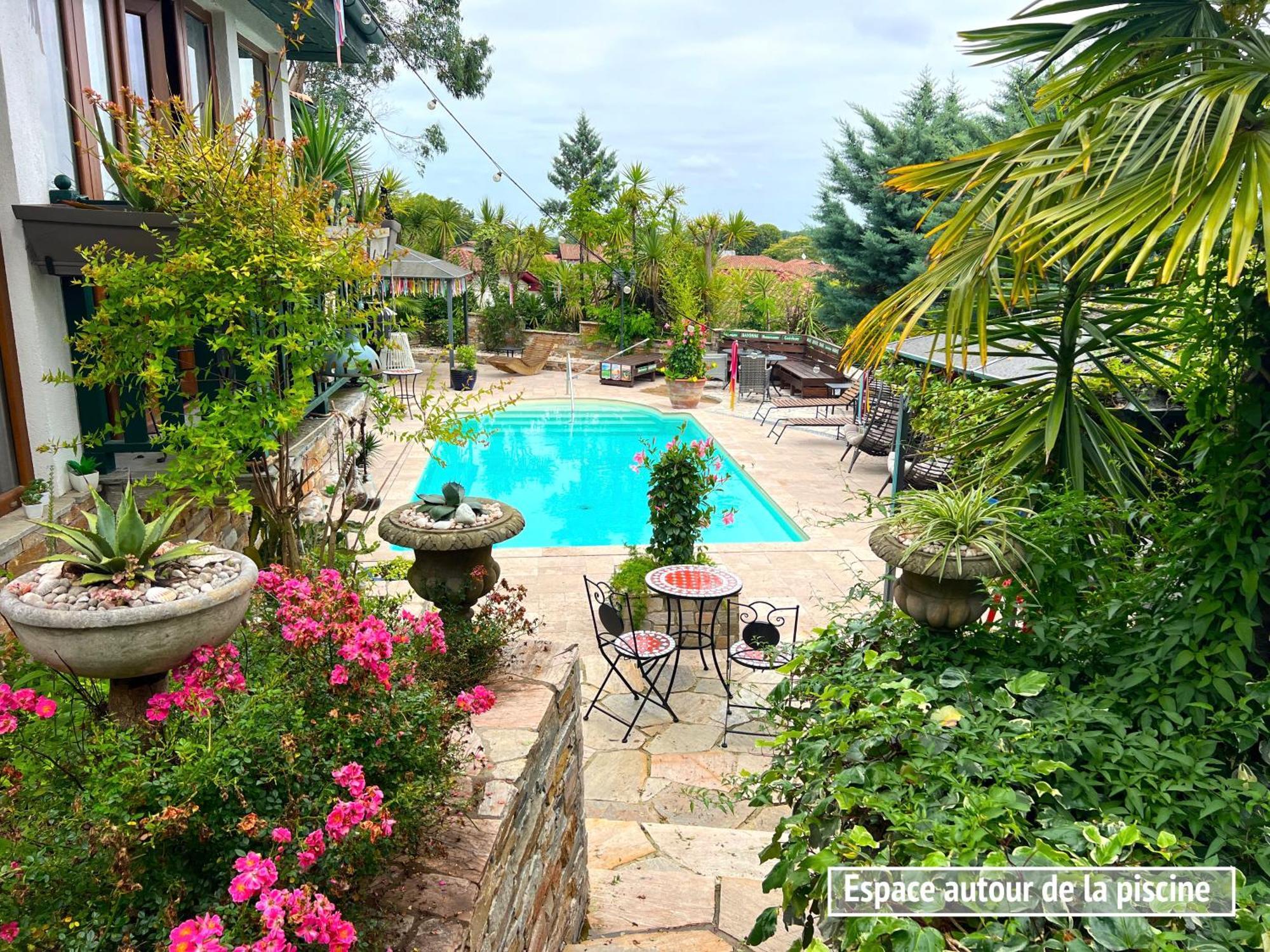Villa Merkel - 27 Pers - 11 Chambr - 10 Wc - Piscine Англе Екстериор снимка